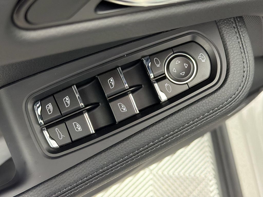 2026 Porsche MACAN 缩略图 13