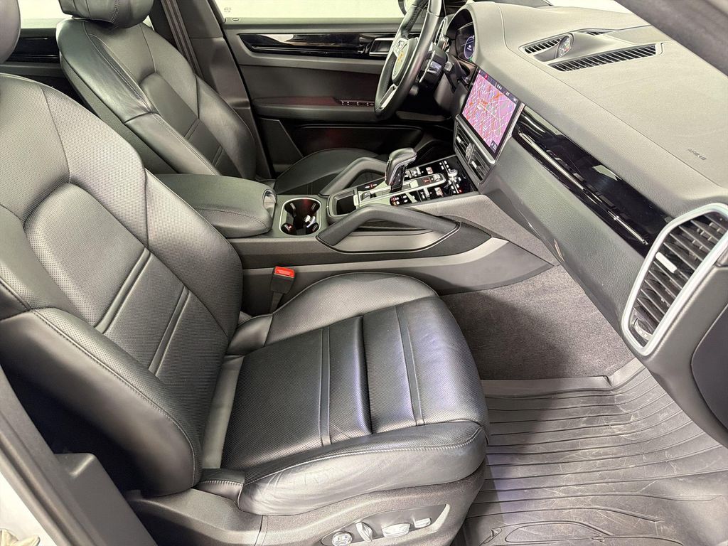 2021 Porsche CAYENNE thumbnail 30