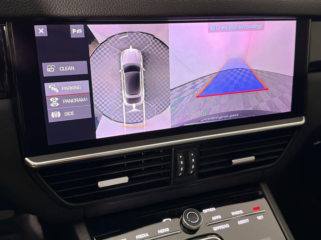 2021 Porsche CAYENNE thumbnail 24