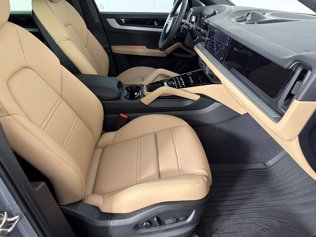 2026 Porsche CAYENNE thumbnail 30