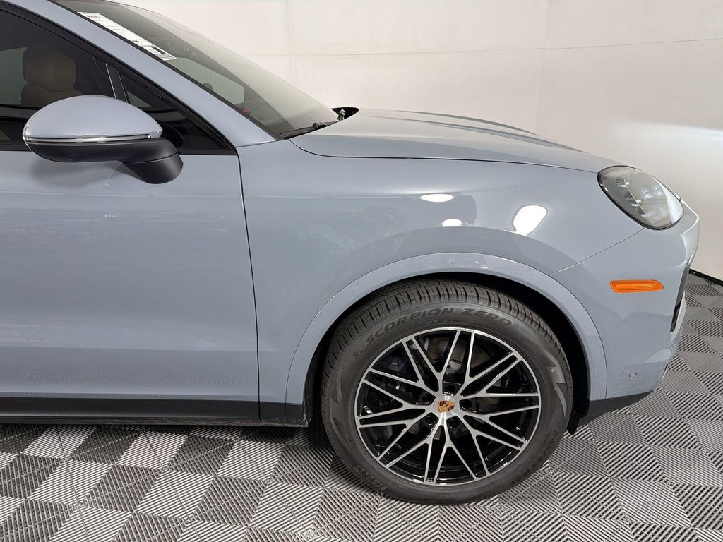 2026 Porsche CAYENNE thumbnail 12