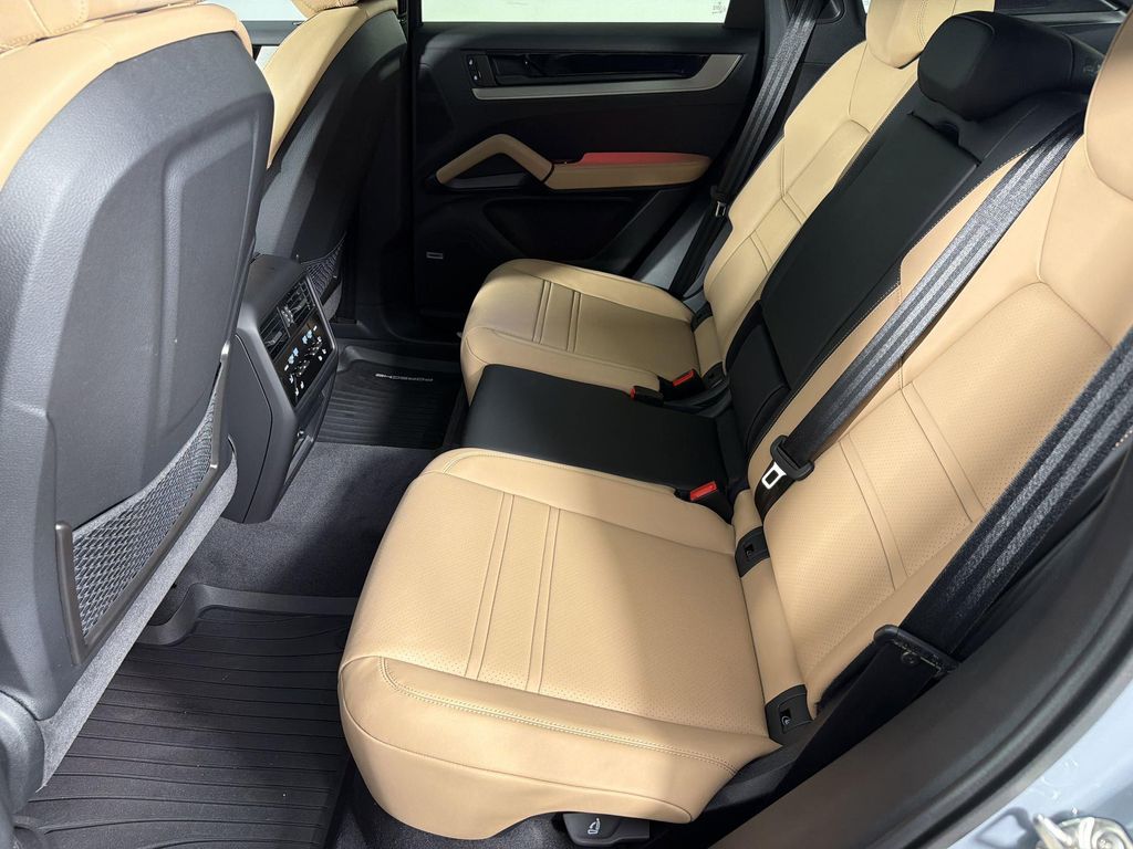 2026 Porsche CAYENNE thumbnail 15