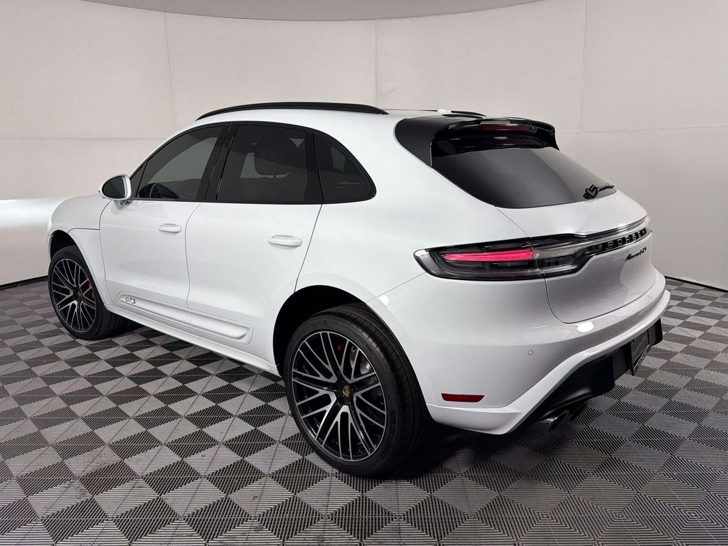 صورة 3 لـ 2026 Porsche MACAN MACAN GTS