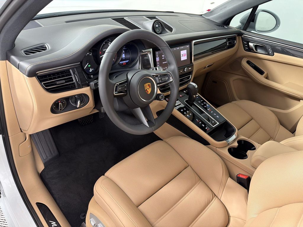 صورة 4 لـ 2026 Porsche MACAN MACAN GTS