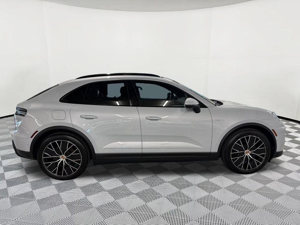 صورة 8 لـ 2026 Porsche MACAN MACAN ELECTRIC 4