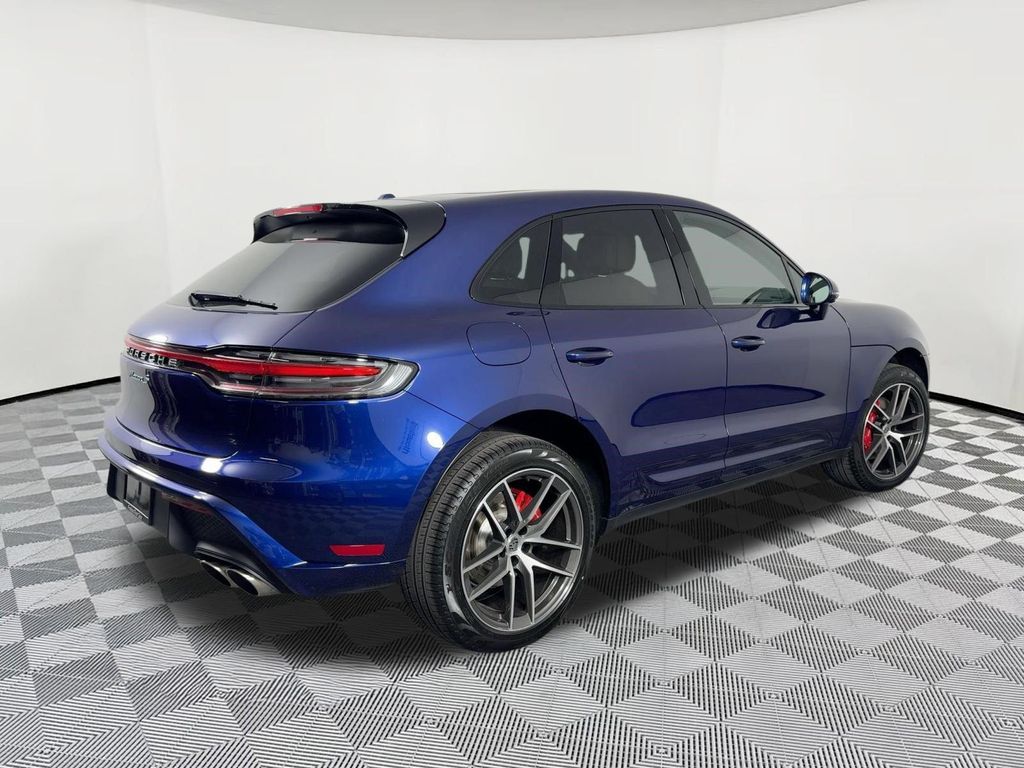 2026 Porsche MACAN photo 9