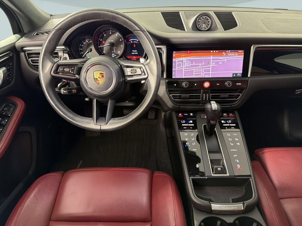 2023 Porsche MACAN thumbnail 29