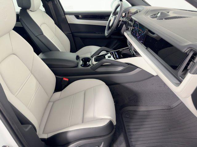 صورة مصغرة 30 لـ 2026 Porsche CAYENNE CAYENNE E-HYBRID