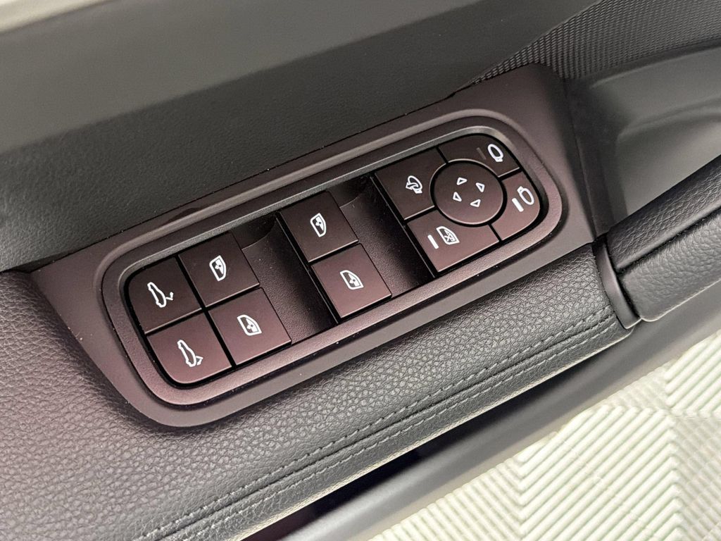 2026 Porsche CAYENNE — миниатюра 13
