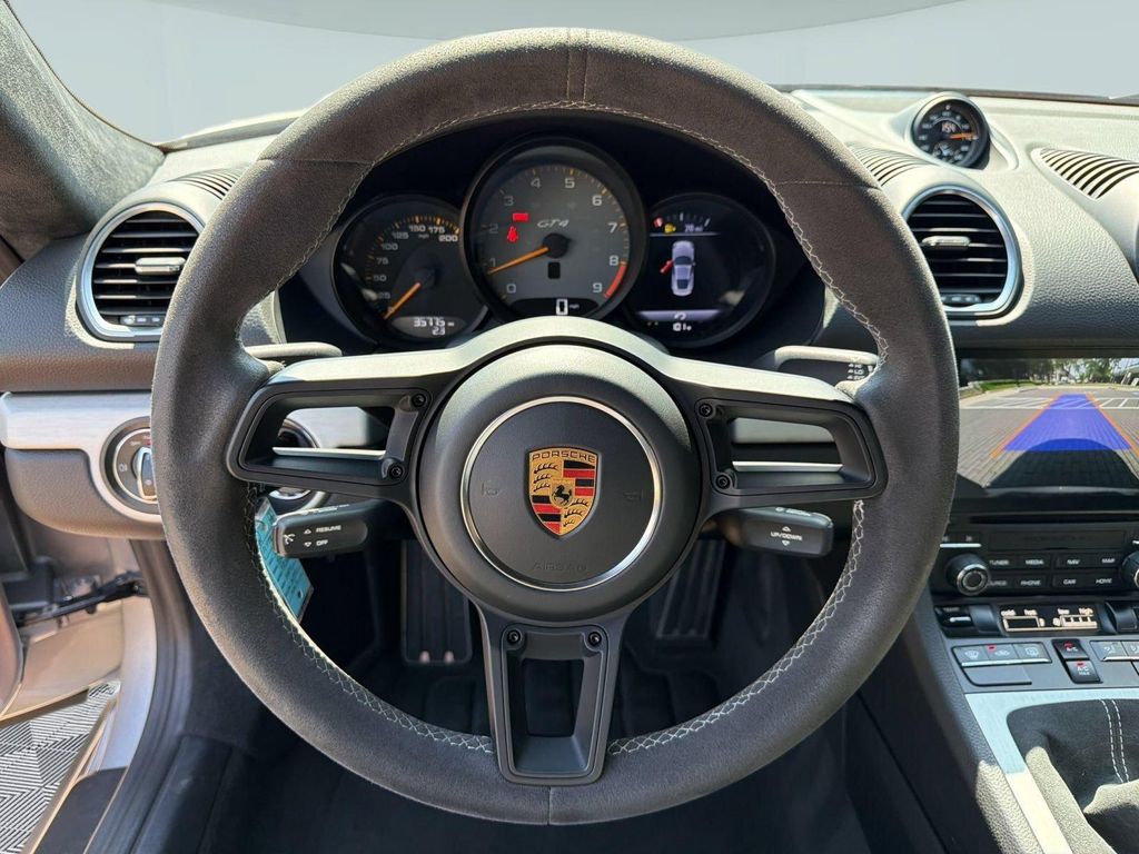 صورة 11 لـ 2020 Porsche 718 CAYMAN GT4