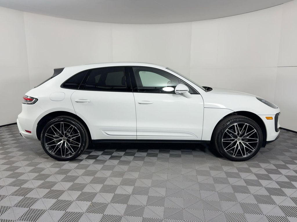 صورة 8 لـ 2026 Porsche MACAN
