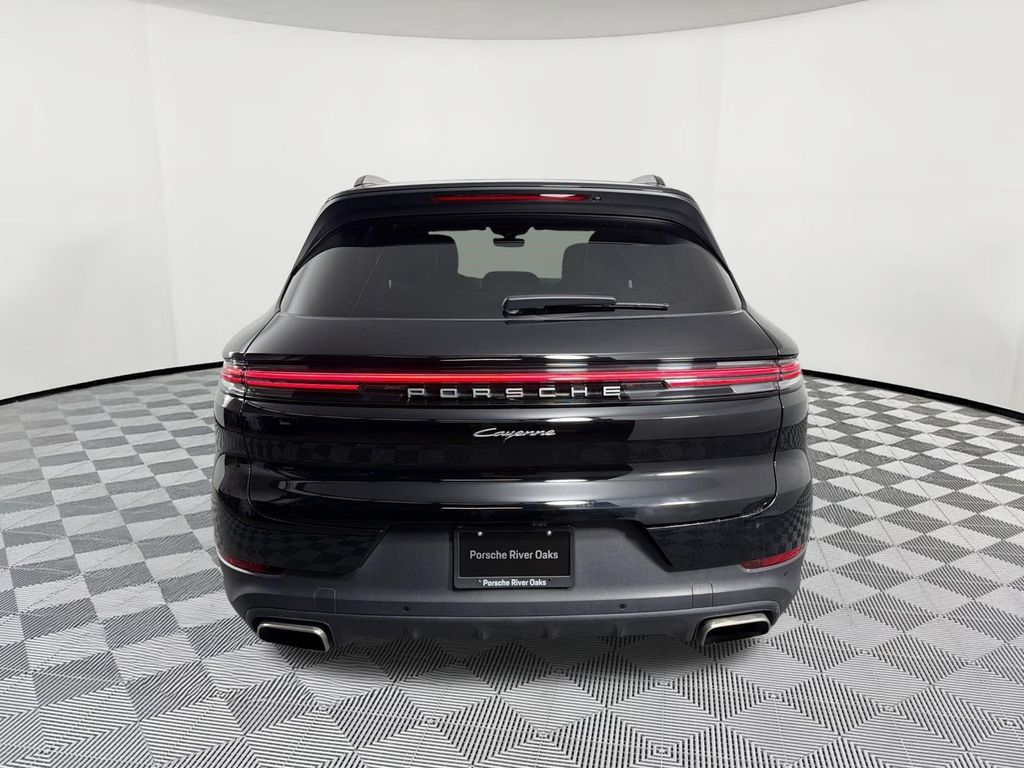 صورة 10 لـ 2024 Porsche CAYENNE