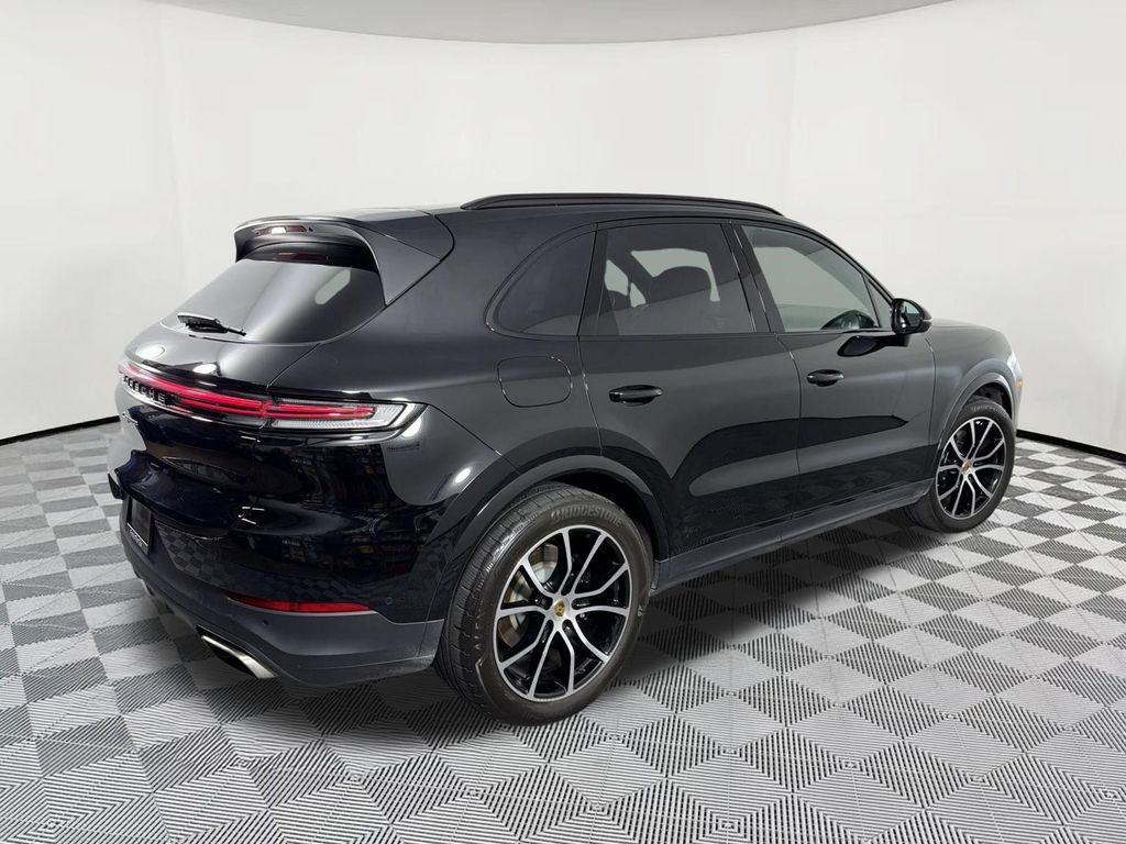 صورة 9 لـ 2024 Porsche CAYENNE