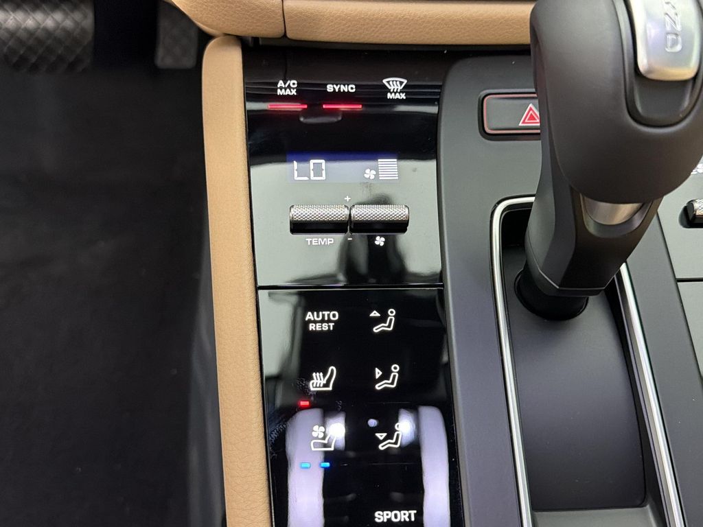 2026 Porsche MACAN — миниатюра 16