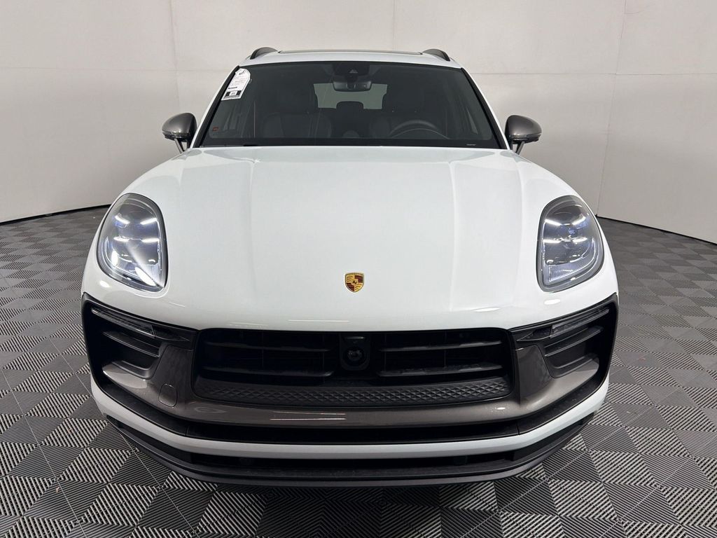 صورة 6 لـ 2026 Porsche MACAN T