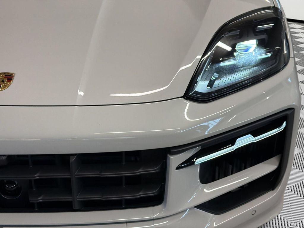 2026 Porsche CAYENNE 缩略图 12