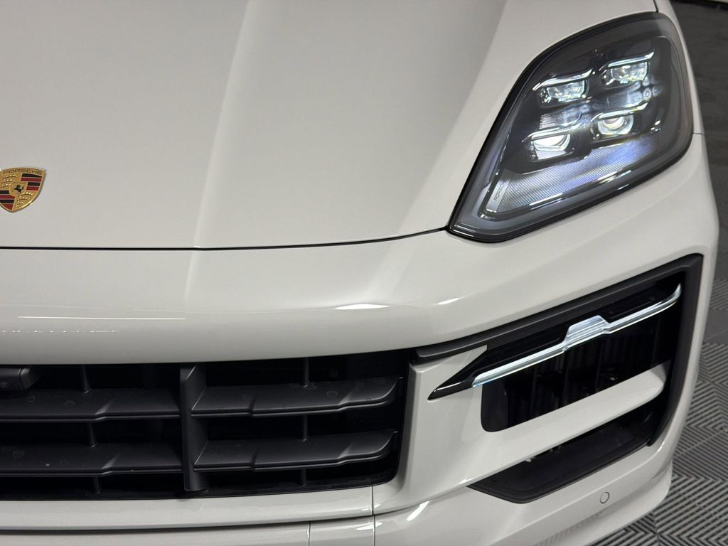 2026 Porsche CAYENNE GTS thumbnail 11
