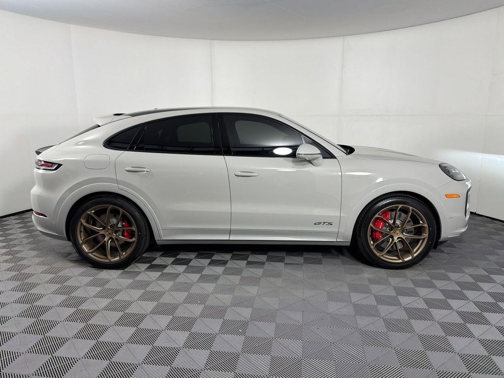 2026 Porsche CAYENNE GTS — фото 8