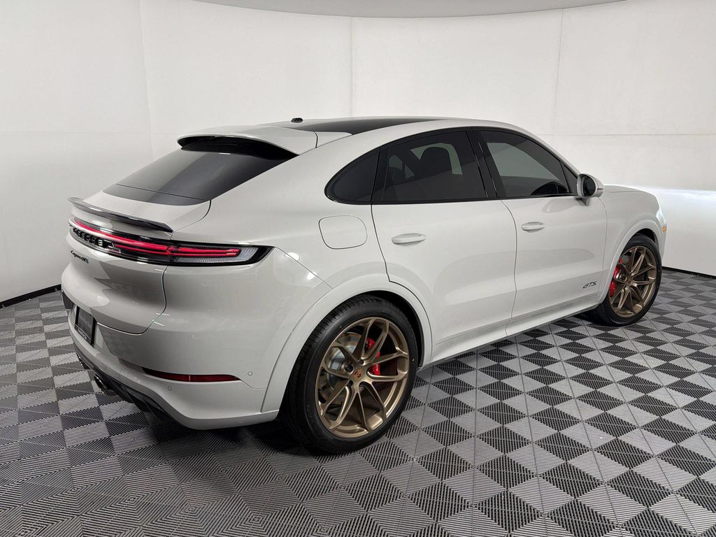2026 Porsche CAYENNE GTS — фото 9
