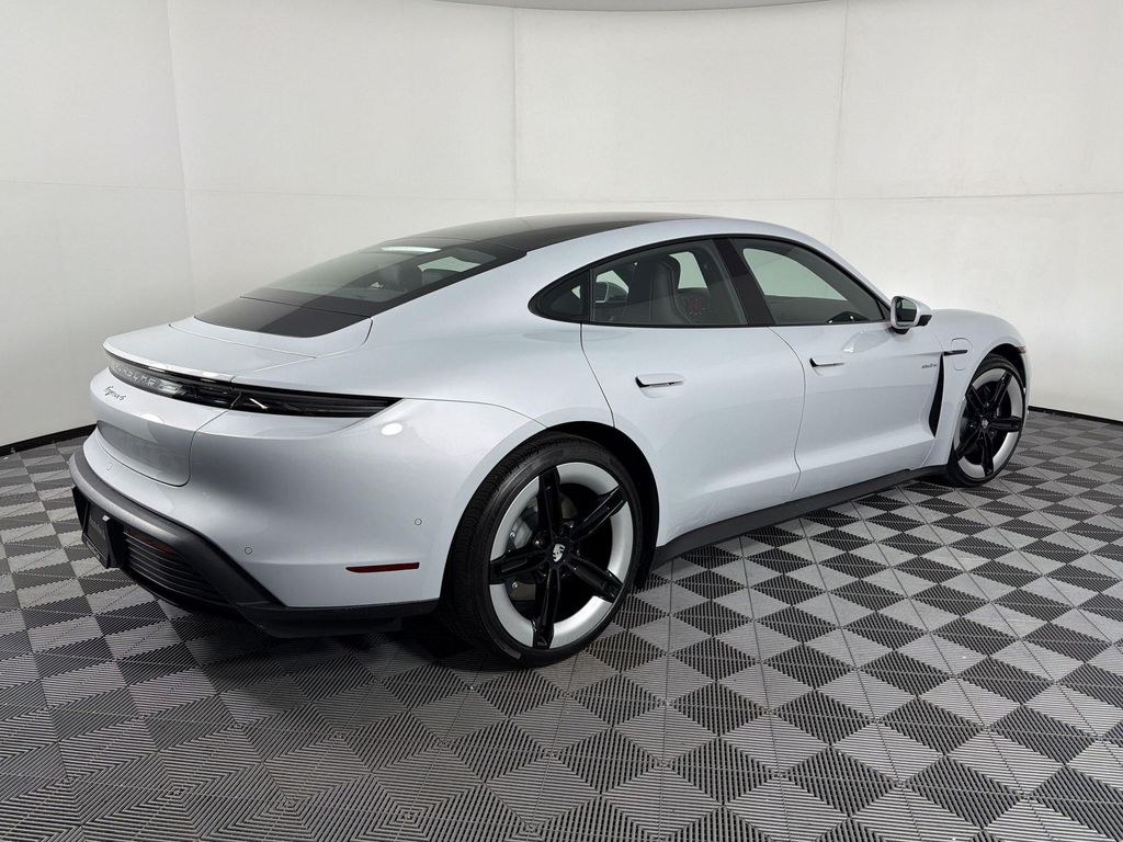صورة مصغرة 9 لـ 2026 Porsche TAYCAN 4