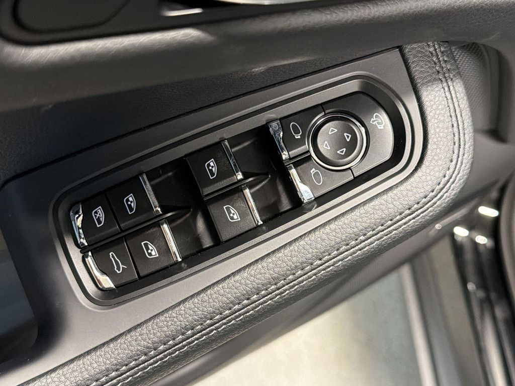 2026 Porsche MACAN — миниатюра 14