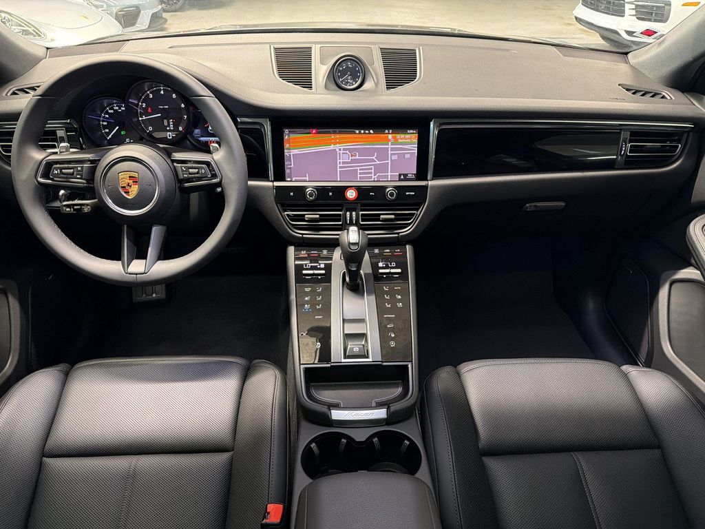 2026 Porsche MACAN — миниатюра 16