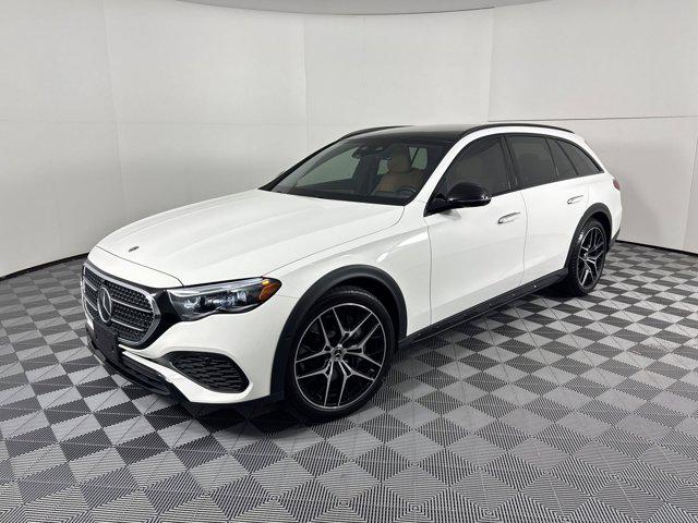 MERCEDES-BENZ E-CLASS - 1