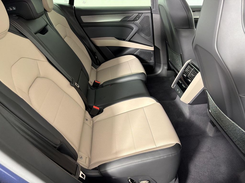 2026 Porsche CAYENNE — миниатюра 30