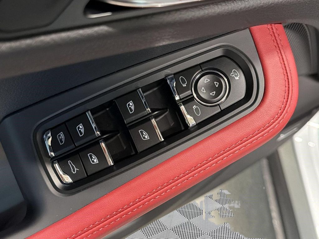 2026 Porsche MACAN 缩略图 14