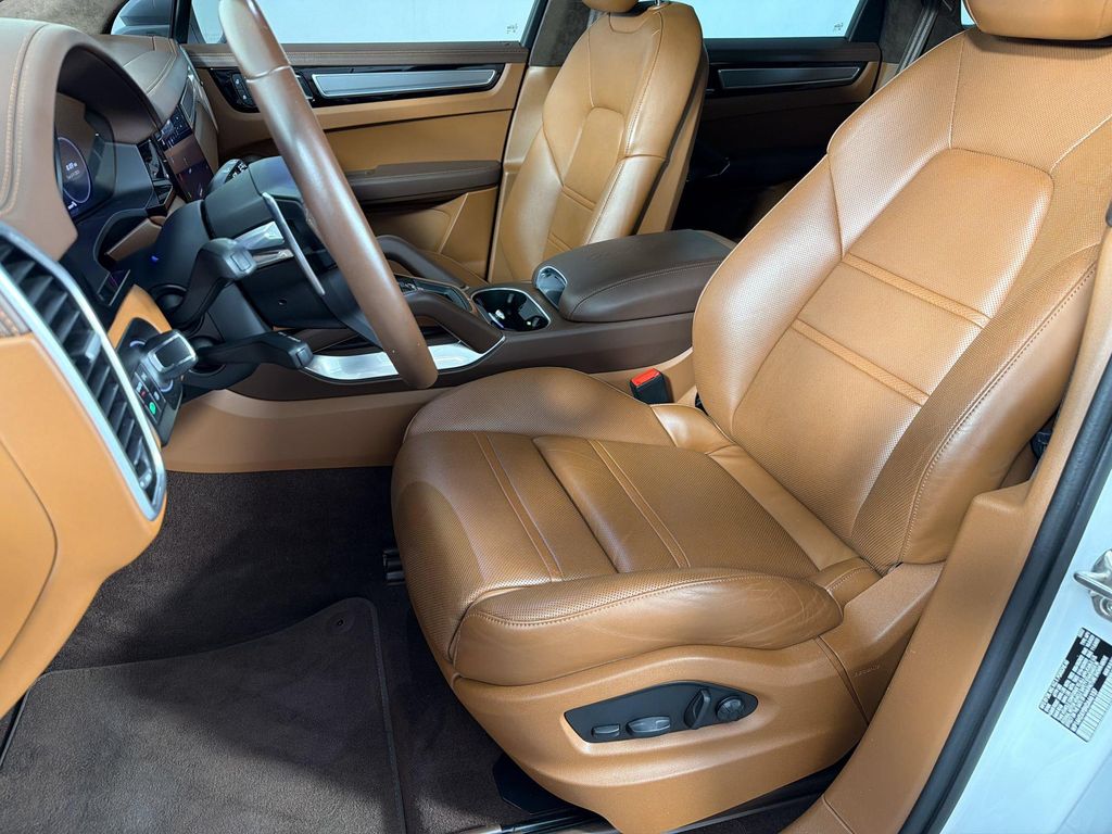 2022 Porsche CAYENNE CAYENNE TURBO S E-HYBRID photo 5