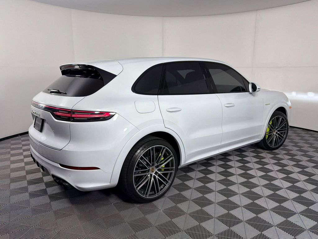 2022 Porsche CAYENNE CAYENNE TURBO S E-HYBRID photo 9