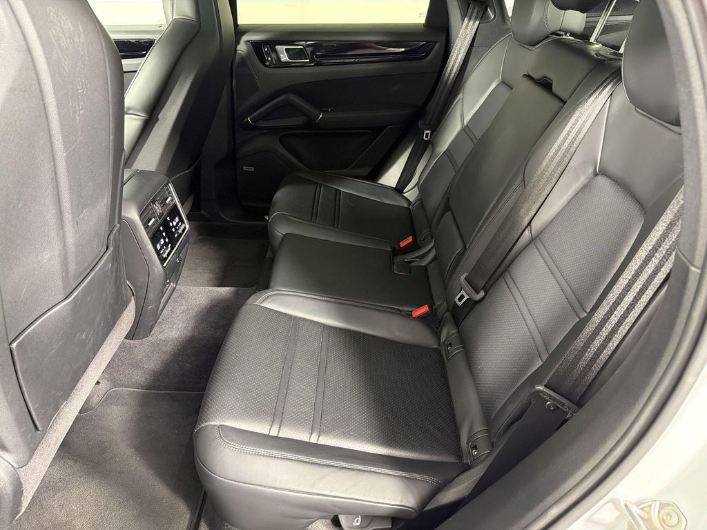 صورة مصغرة 15 لـ 2023 Porsche CAYENNE