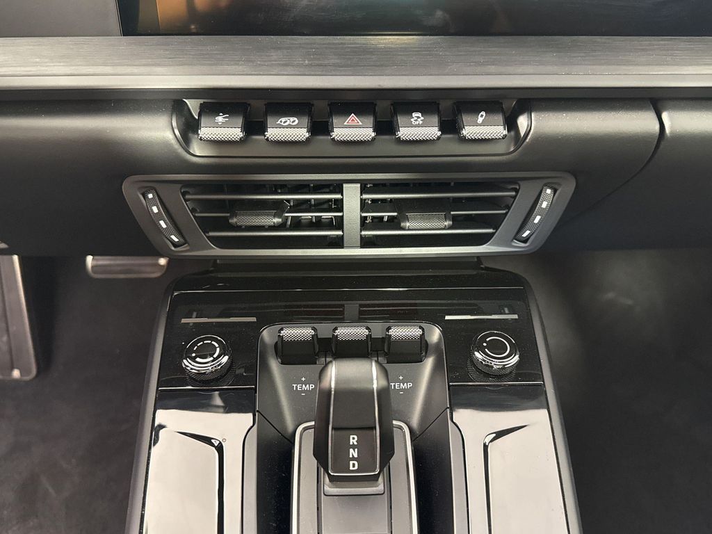 صورة مصغرة 17 لـ 2025 Porsche 911 CARRERA GTS
