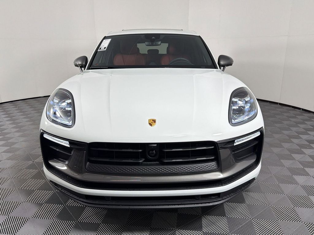 صورة 6 لـ 2026 Porsche MACAN T