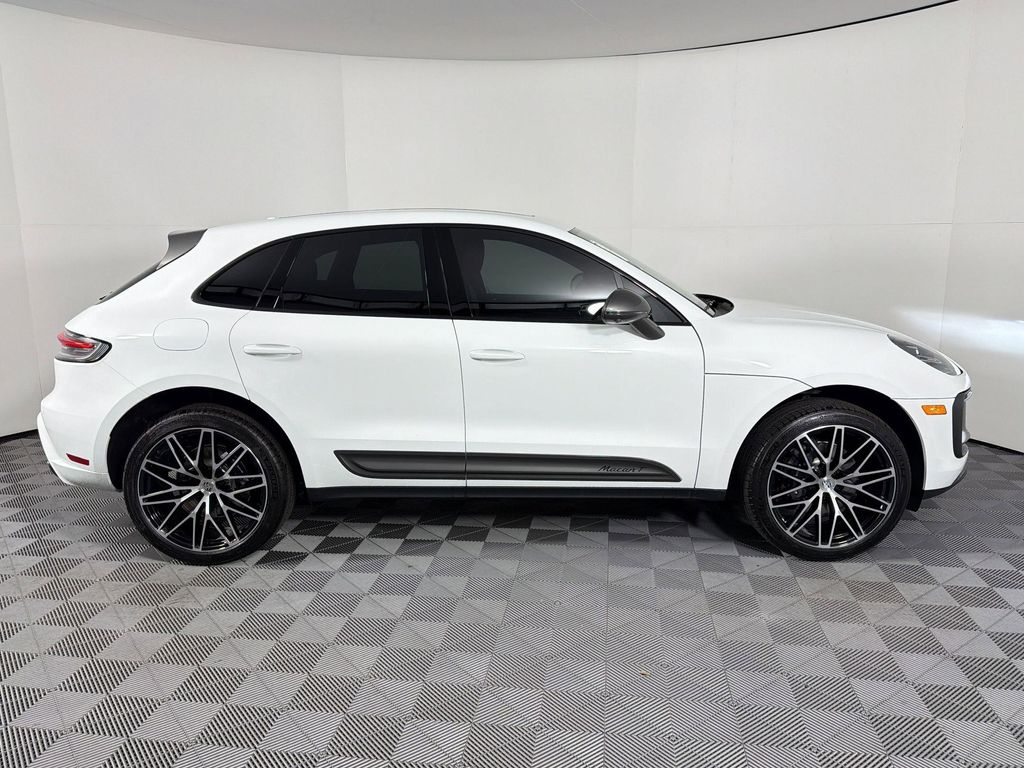 صورة 8 لـ 2026 Porsche MACAN T
