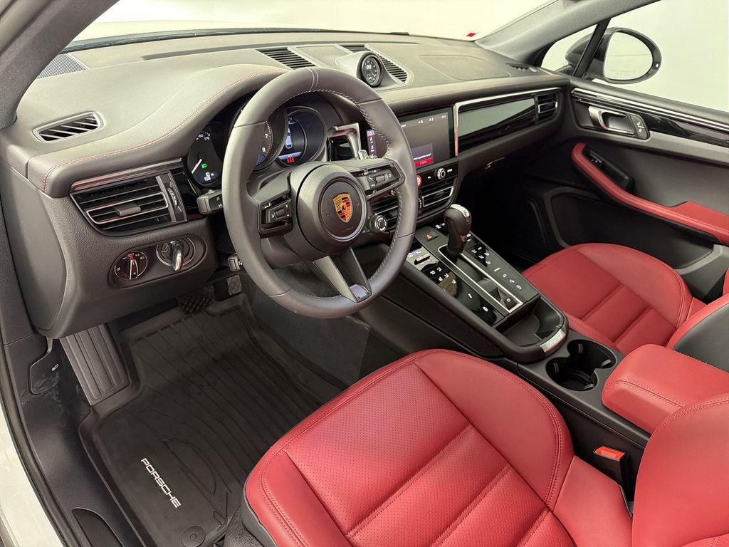 صورة 4 لـ 2026 Porsche MACAN T