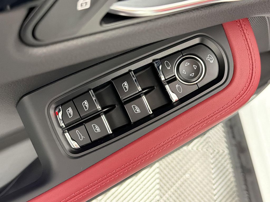 2026 Porsche MACAN T 缩略图 12