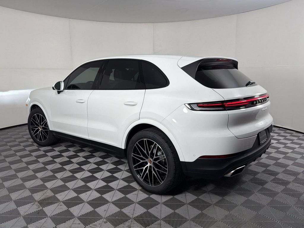 2026 Porsche CAYENNE photo 3