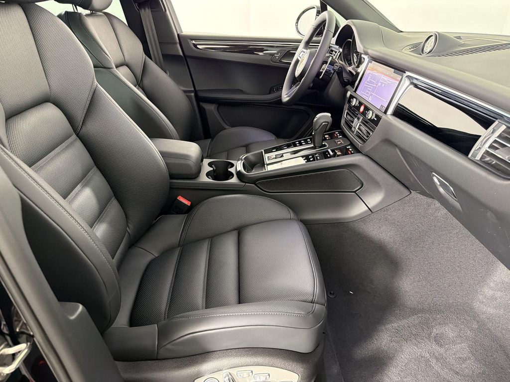 2026 Porsche MACAN — миниатюра 24