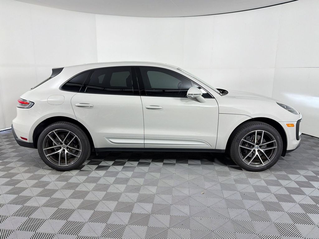 صورة 8 لـ 2026 Porsche MACAN