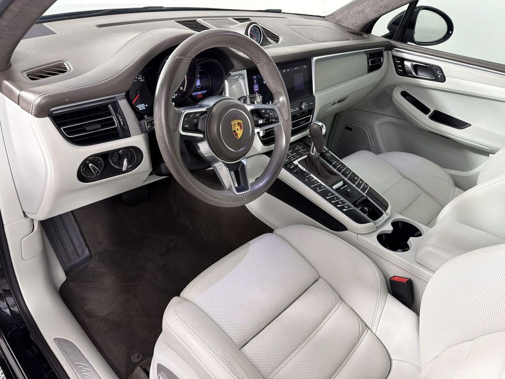 صورة 4 لـ 2021 Porsche MACAN MACAN TURBO