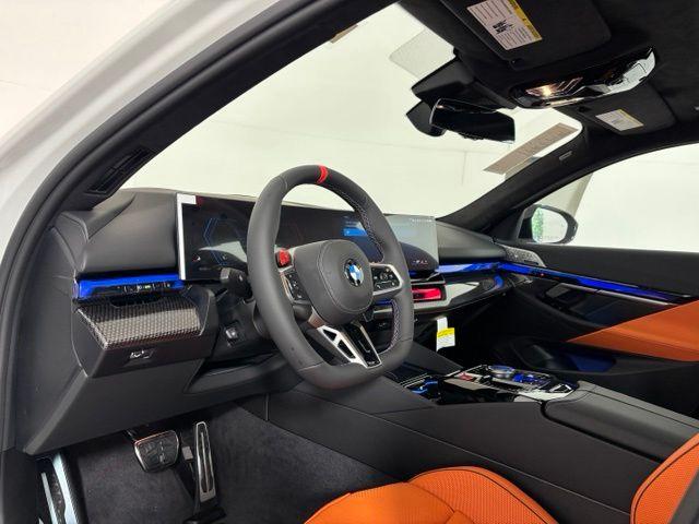 صورة 8 لـ 2027 BMW M5 BASE