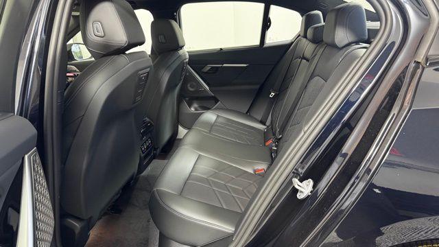 صورة مصغرة 16 لـ 2027 BMW 550E 550E XDRIVE