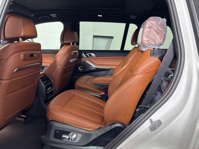 2027 BMW X7 M60I — миниатюра 14