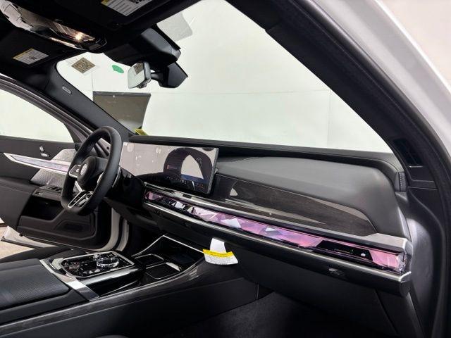 صورة مصغرة 17 لـ 2026 BMW 740 I XDRIVE