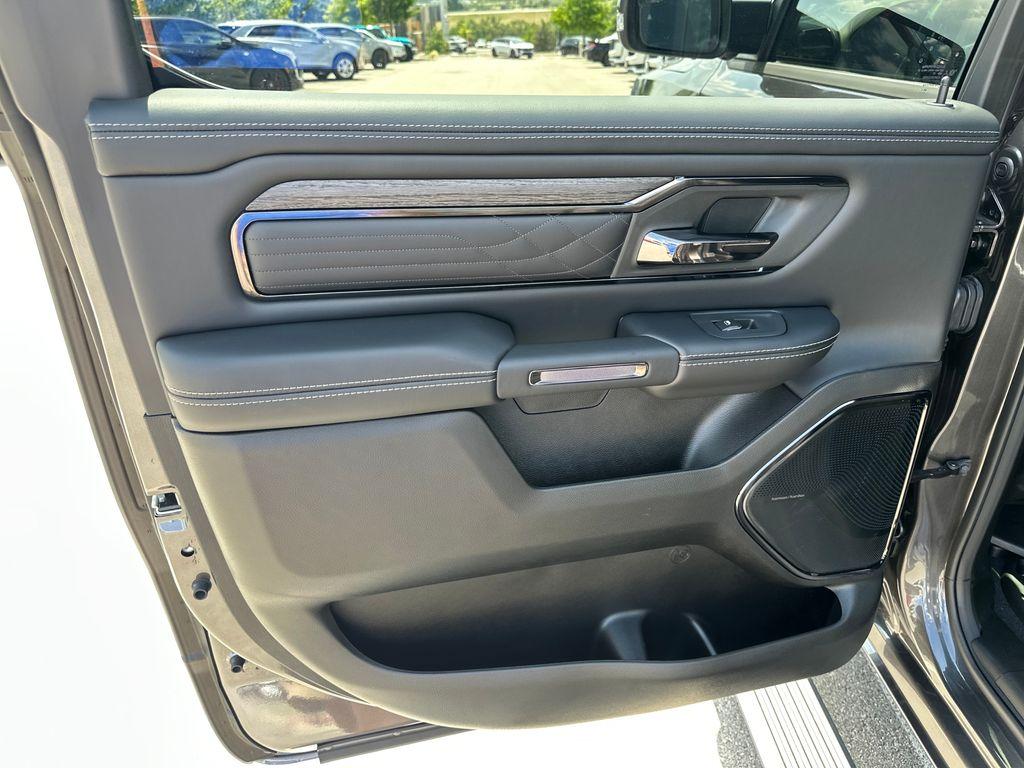 صورة مصغرة 31 لـ 2026 RAM 1500 LIMITED