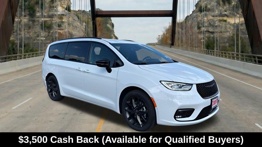 New 2026 Chrysler Pacifica Select