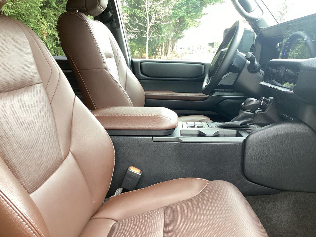 TOYOTA LAND CRUISER - 7