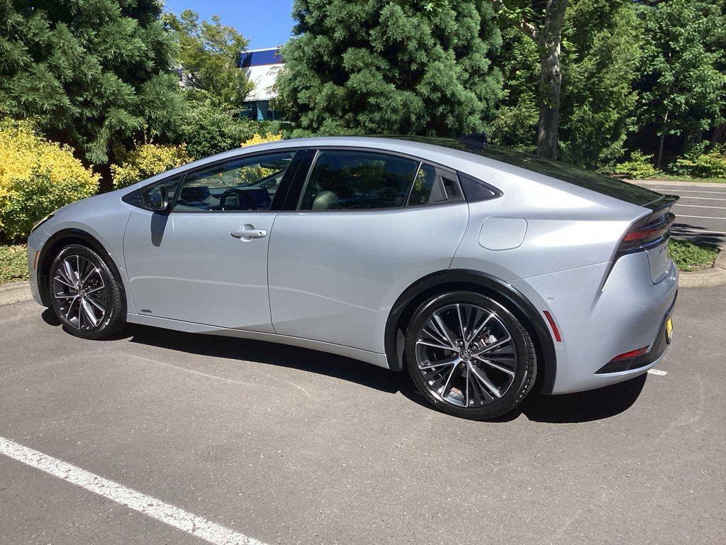 2024 Toyota PRIUS LIMITED 照片 8