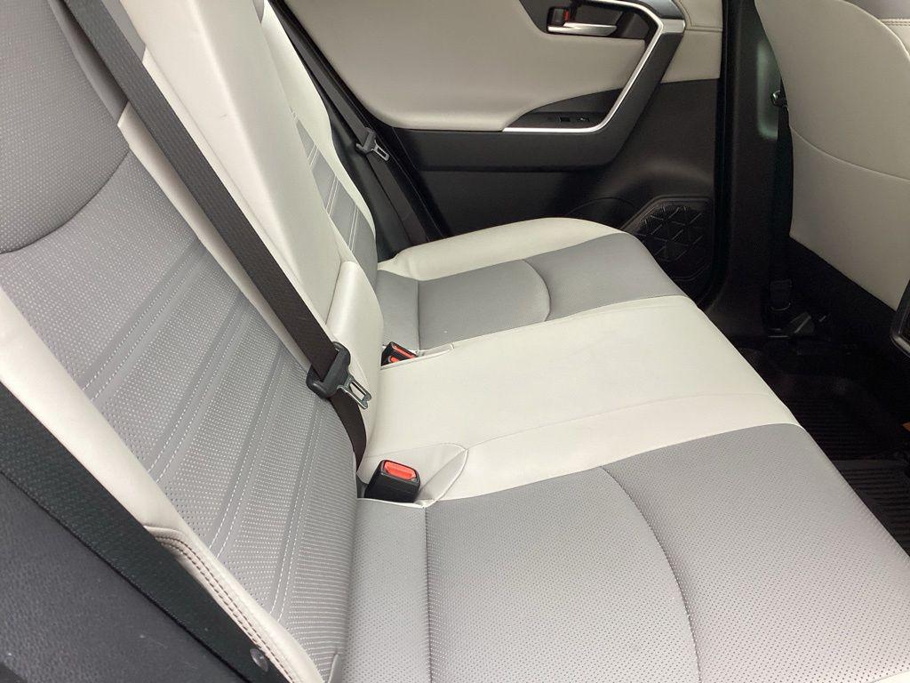 2020 Toyota RAV4 HYBRID LIMITED — фото 6